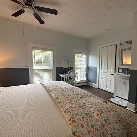 The Belvedere B&B Charlevoix ภายนอก รูปภาพ