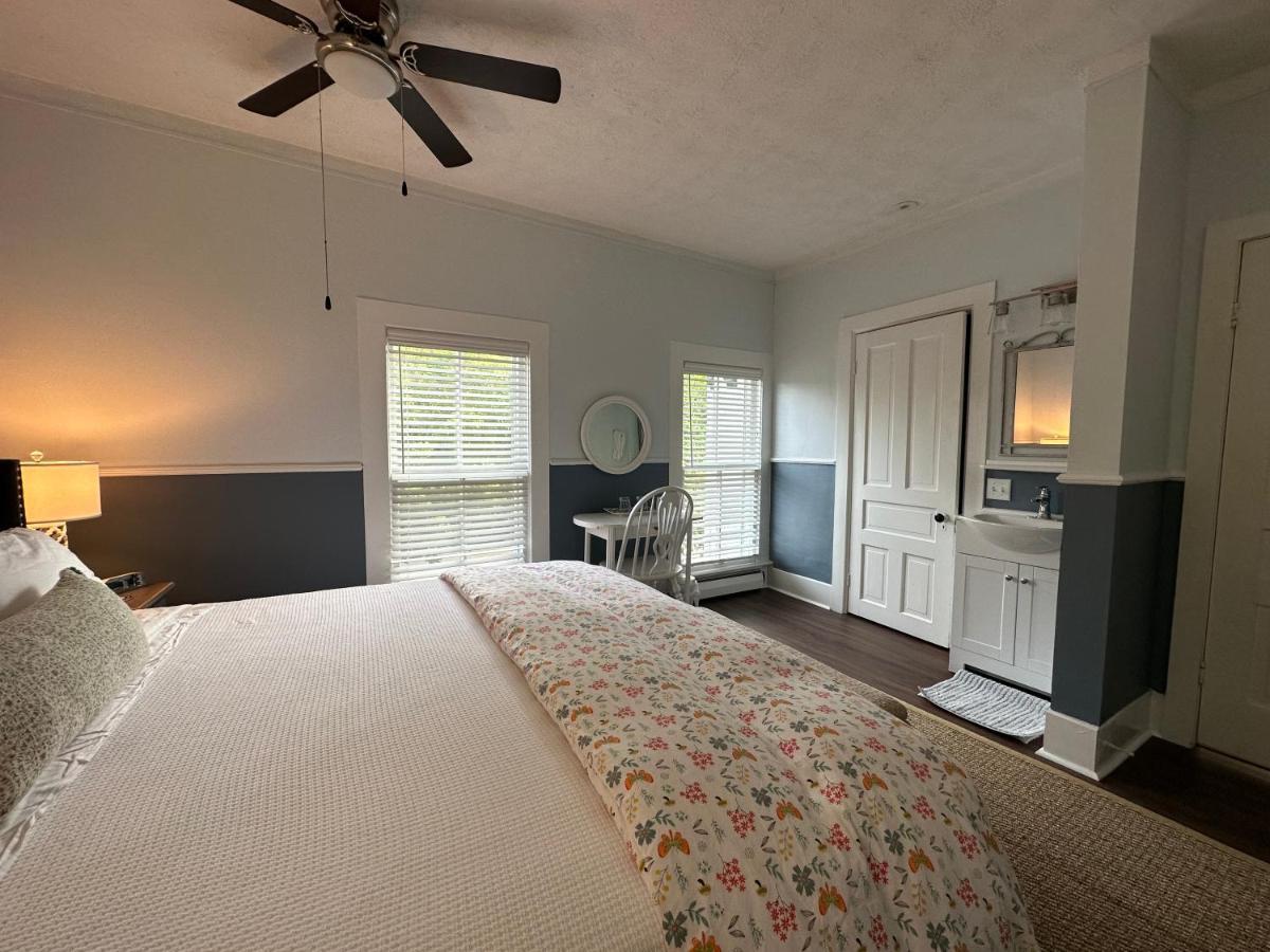 The Belvedere B&B Charlevoix ภายนอก รูปภาพ